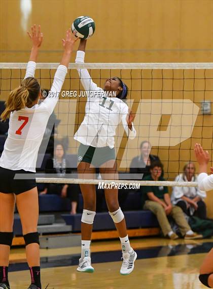 Thumbnail 2 in Burlingame vs. Sacred Heart Cathedral Preparatory photogallery.