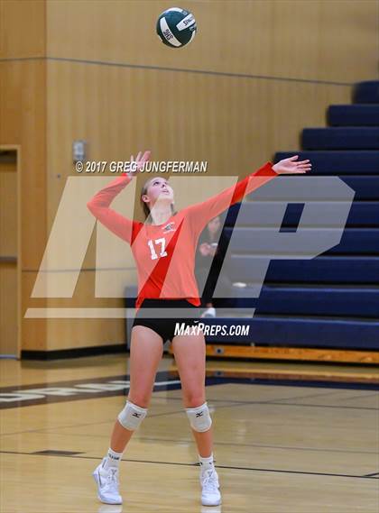 Thumbnail 3 in Burlingame vs. Sacred Heart Cathedral Preparatory photogallery.