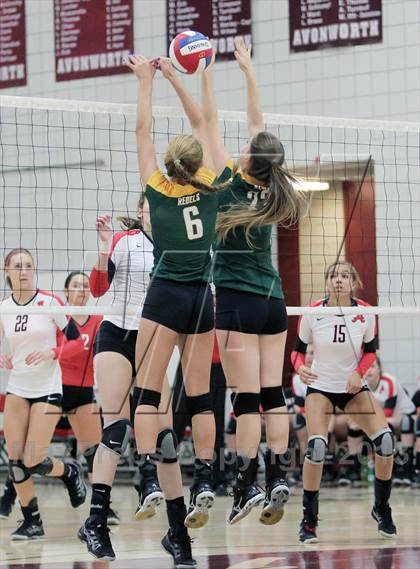 Thumbnail 1 in Seton-LaSalle vs Avonworth photogallery.