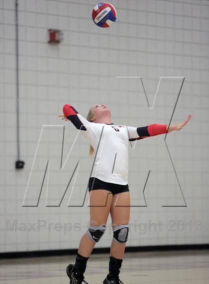 Thumbnail 1 in Seton-LaSalle vs Avonworth photogallery.