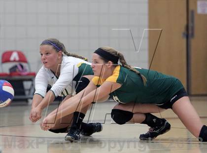 Thumbnail 2 in Seton-LaSalle vs Avonworth photogallery.