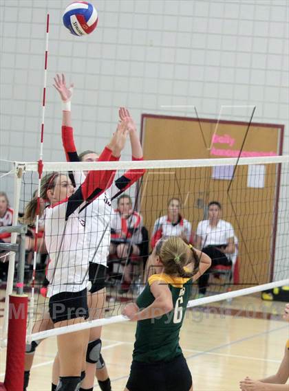 Thumbnail 2 in Seton-LaSalle vs Avonworth photogallery.