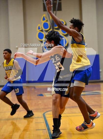 Thumbnail 2 in Klein Collins @ Klein (B Teams) photogallery.