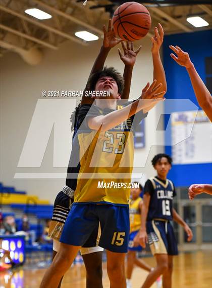 Thumbnail 3 in Klein Collins @ Klein (B Teams) photogallery.
