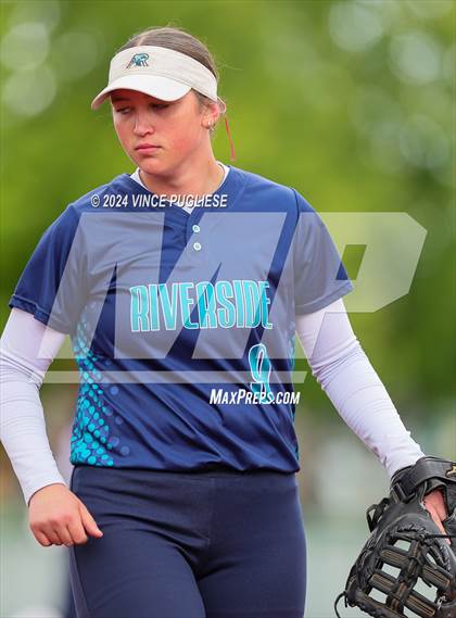 Thumbnail 1 in Auburn Riverside @ University (WIAA 3A State Championships Semi-Final) photogallery.