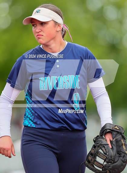 Thumbnail 2 in Auburn Riverside @ University (WIAA 3A State Championships Semi-Final) photogallery.