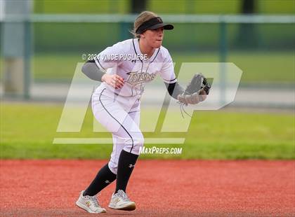 Thumbnail 1 in Auburn Riverside @ University (WIAA 3A State Championships Semi-Final) photogallery.