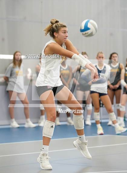 Thumbnail 1 in Grand Blanc vs. Mercy photogallery.