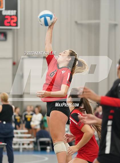 Thumbnail 3 in Grand Blanc vs. Mercy photogallery.