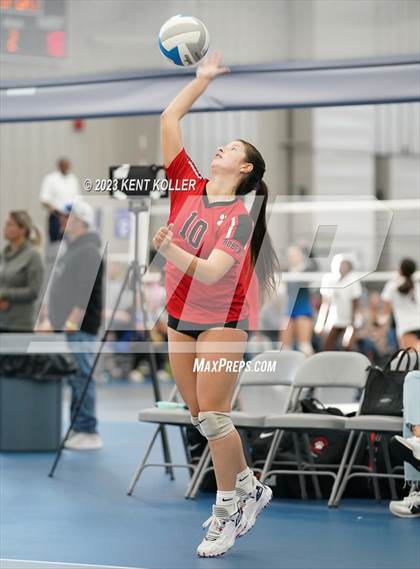 Thumbnail 2 in Grand Blanc vs. Mercy photogallery.