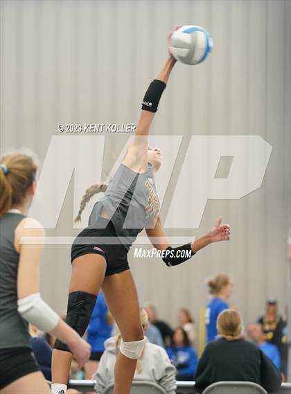 Thumbnail 1 in Grand Blanc vs. Mercy photogallery.