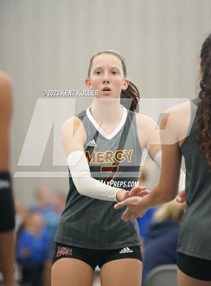 Thumbnail 3 in Grand Blanc vs. Mercy photogallery.