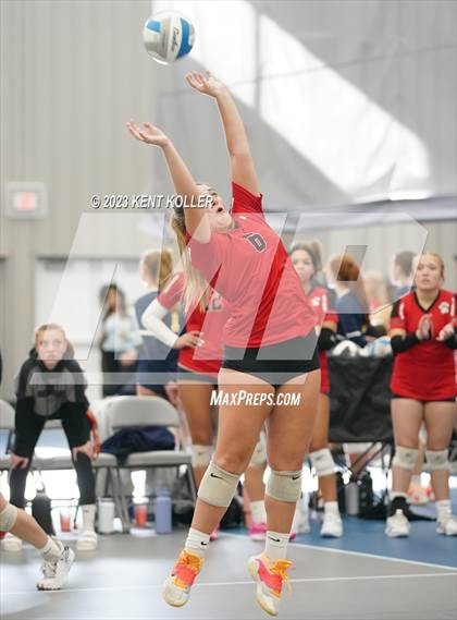 Thumbnail 3 in Grand Blanc vs. Mercy photogallery.