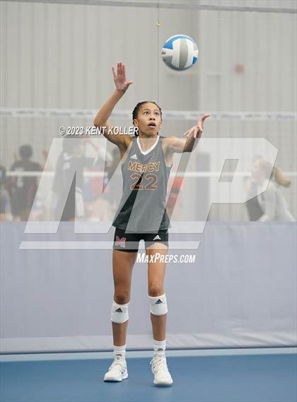 Thumbnail 3 in Grand Blanc vs. Mercy photogallery.