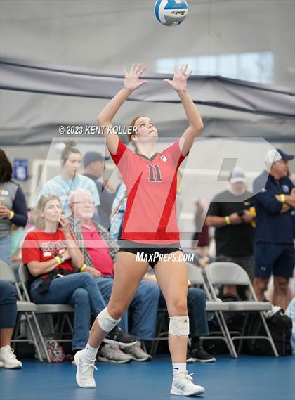 Thumbnail 2 in Grand Blanc vs. Mercy photogallery.