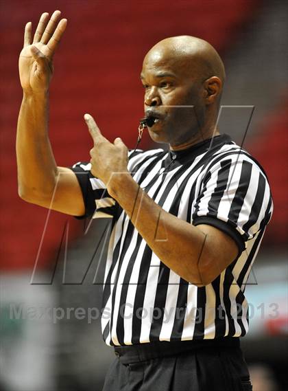 Thumbnail 2 in La Costa Canyon vs. Serra (CIF SDS D2 Final) photogallery.