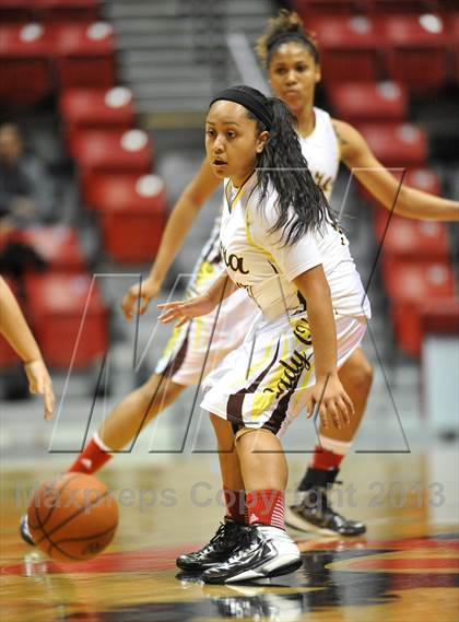 Thumbnail 3 in La Costa Canyon vs. Serra (CIF SDS D2 Final) photogallery.