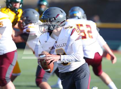 Thumbnail 3 in Royal vs Simi photogallery.