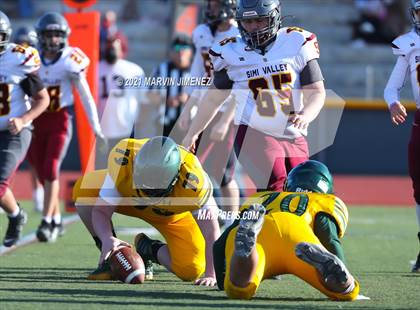 Thumbnail 3 in Royal vs Simi photogallery.