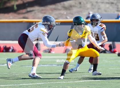 Thumbnail 3 in Royal vs Simi photogallery.