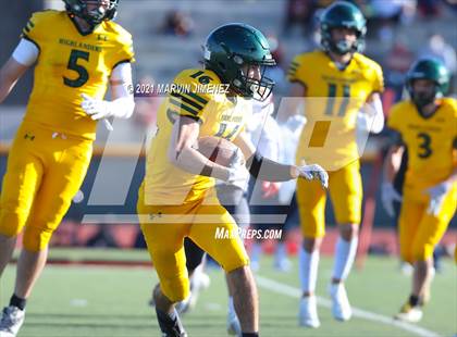 Thumbnail 1 in Royal vs Simi photogallery.