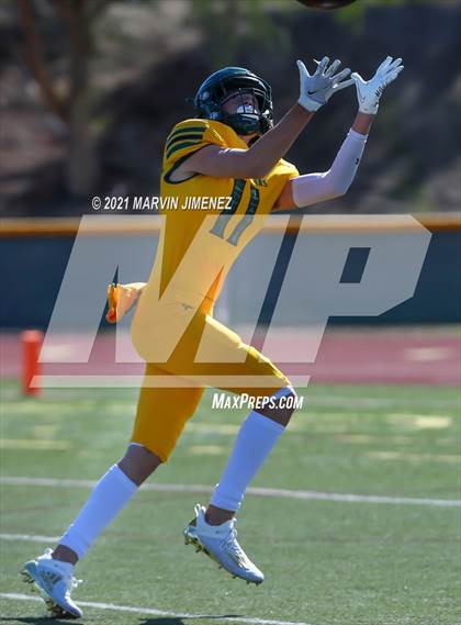 Thumbnail 1 in Royal vs Simi photogallery.