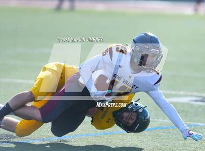 Thumbnail 2 in Royal vs Simi photogallery.