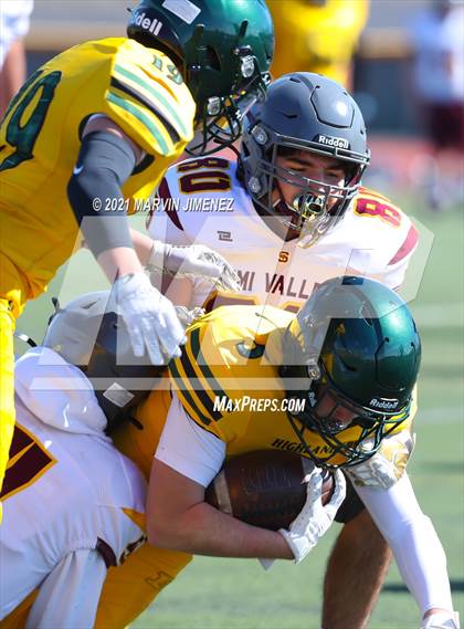 Thumbnail 2 in Royal vs Simi photogallery.