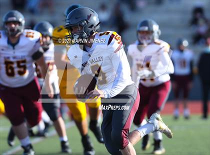 Thumbnail 2 in Royal vs Simi photogallery.