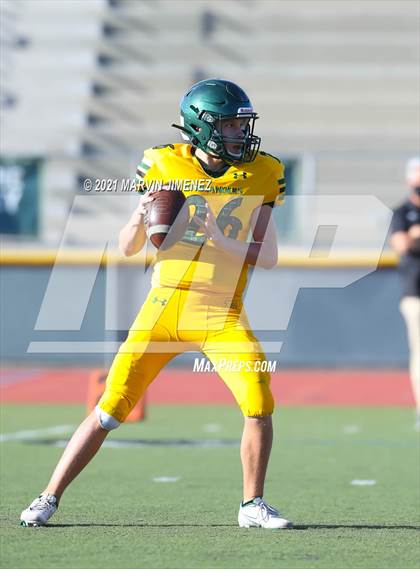 Thumbnail 2 in Royal vs Simi photogallery.