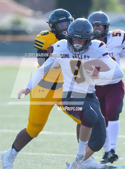 Thumbnail 3 in Royal vs Simi photogallery.