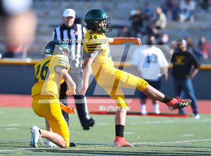 Thumbnail 3 in Royal vs Simi photogallery.