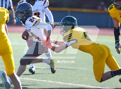 Thumbnail 3 in Royal vs Simi photogallery.