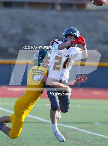 Thumbnail 2 in Royal vs Simi photogallery.