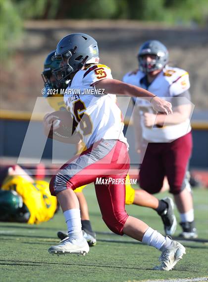 Thumbnail 2 in Royal vs Simi photogallery.