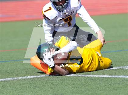 Thumbnail 1 in Royal vs Simi photogallery.