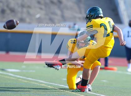 Thumbnail 2 in Royal vs Simi photogallery.