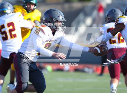 Thumbnail 1 in Royal vs Simi photogallery.