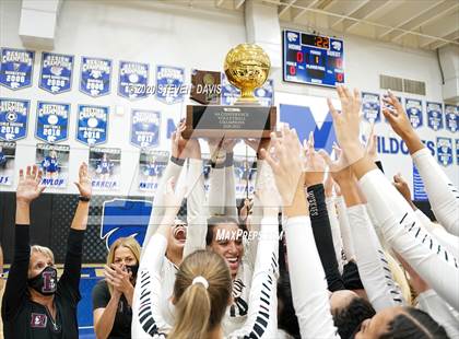 Thumbnail 2 in Hamilton vs. Perry (AIA 6A Final Awards) photogallery.