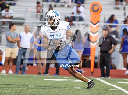 Thumbnail 2 in Tyler @ Horn photogallery.