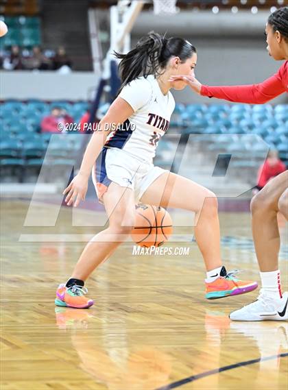 Thumbnail 1 in Legend vs. Regis Jesuit (CHSAA 6A Final Four) photogallery.