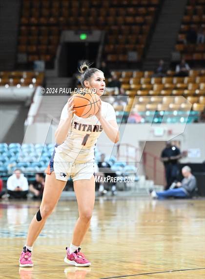 Thumbnail 1 in Legend vs. Regis Jesuit (CHSAA 6A Final Four) photogallery.