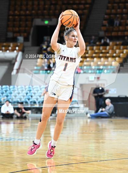 Thumbnail 1 in Legend vs. Regis Jesuit (CHSAA 6A Final Four) photogallery.
