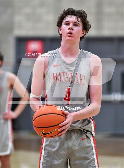 Thumbnail 3 in Servite @ Mater Dei (Nike Extravaganza) photogallery.