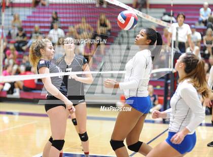 Thumbnail 2 in Dana Hills vs. San Clemente (OC Varsity Classic) photogallery.