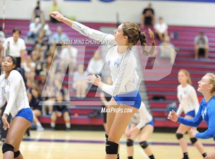 Thumbnail 1 in Dana Hills vs. San Clemente (OC Varsity Classic) photogallery.