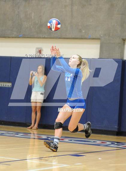 Thumbnail 2 in Dana Hills vs. San Clemente (OC Varsity Classic) photogallery.
