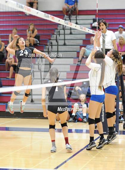 Thumbnail 3 in Dana Hills vs. San Clemente (OC Varsity Classic) photogallery.