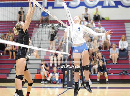 Thumbnail 2 in Dana Hills vs. San Clemente (OC Varsity Classic) photogallery.