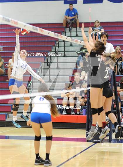 Thumbnail 3 in Dana Hills vs. San Clemente (OC Varsity Classic) photogallery.